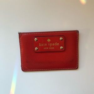 KATE SPADE CARDHOLDER — RED PEBBLED LEATHER